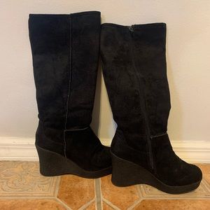Black Faux Suede refuge Boots size 9